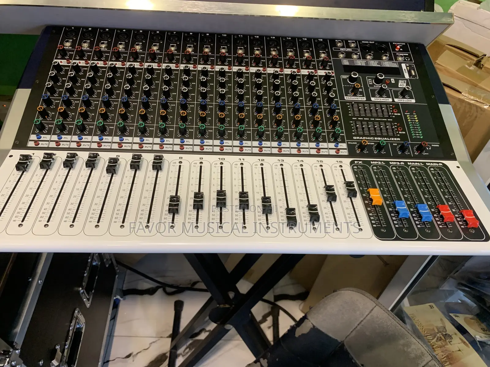 Kv 16 Channel Powered Mixer