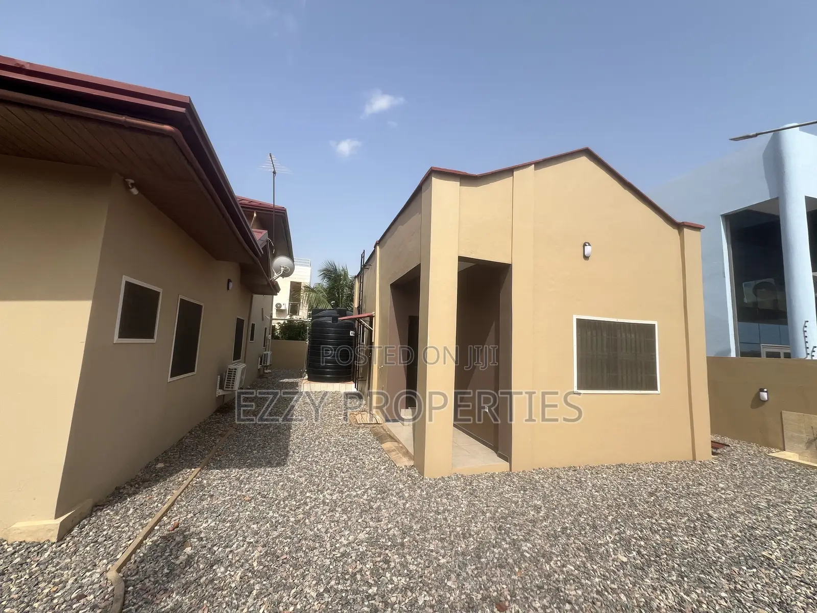 6bdrm House in Lakeside Community 1, Ashaley Botwe for sale