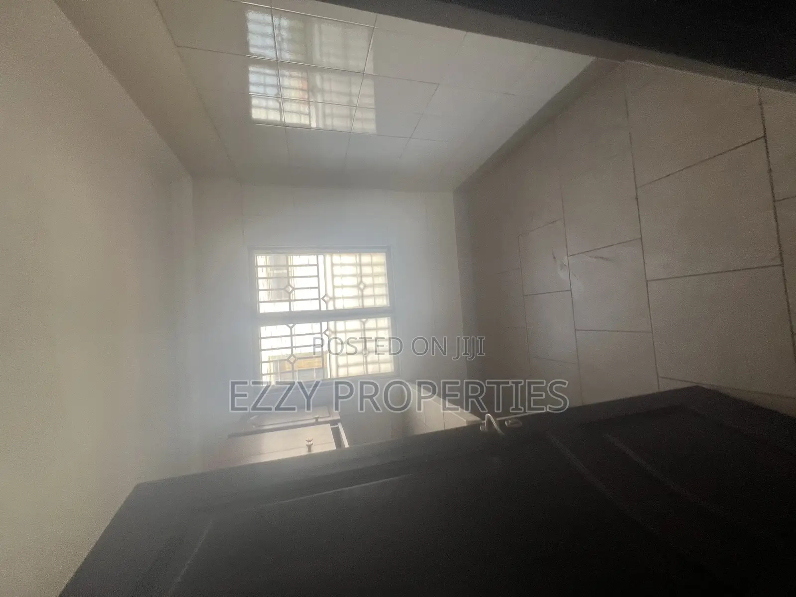 6bdrm House in Lakeside Community 1, Ashaley Botwe for sale