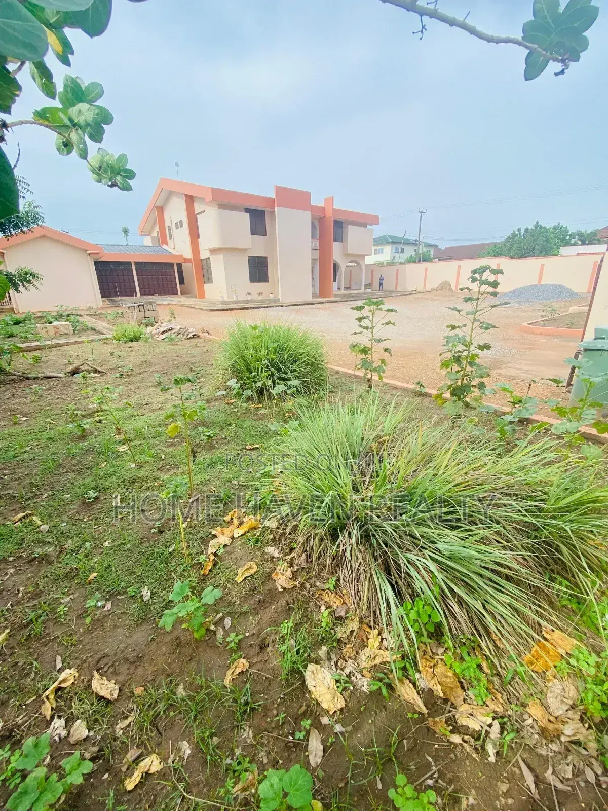 6bdrm House in North Legon for sale