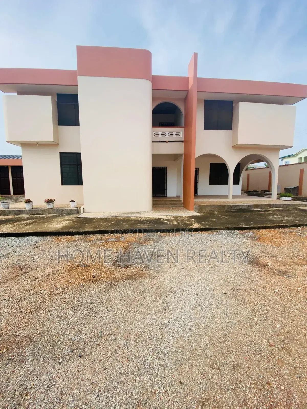 6bdrm House in North Legon for sale