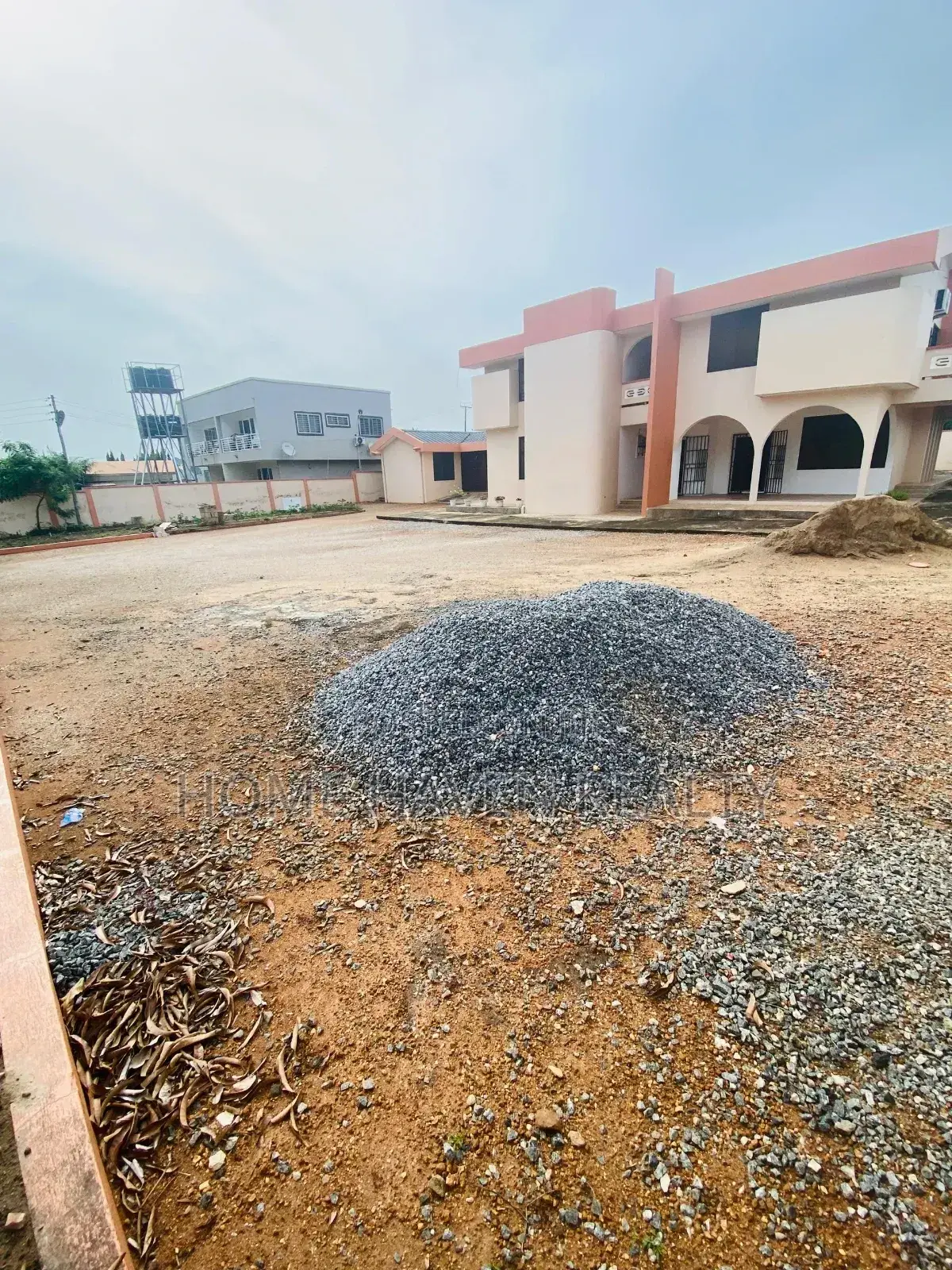 6bdrm House in North Legon for sale