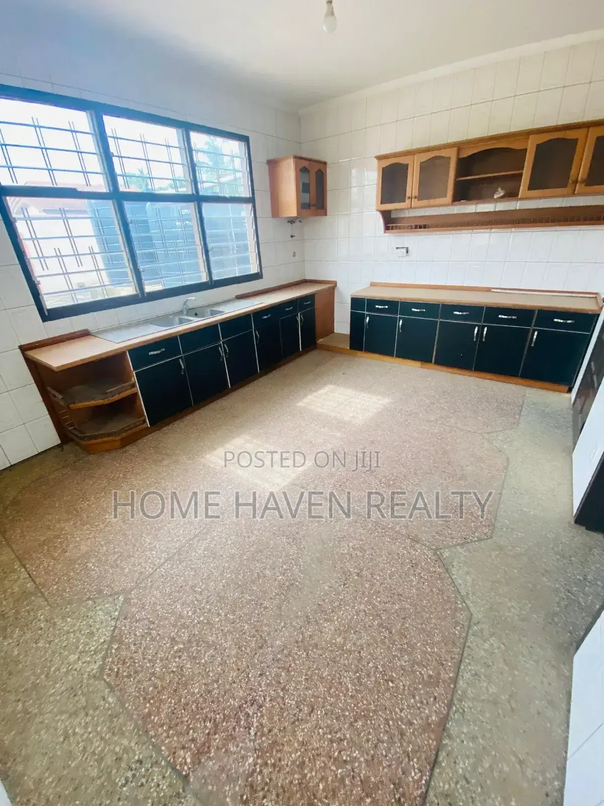6bdrm House in North Legon for sale