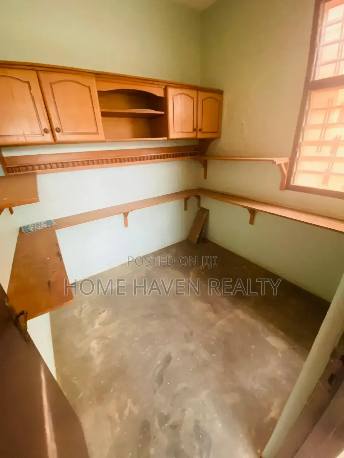 6bdrm House in North Legon for sale