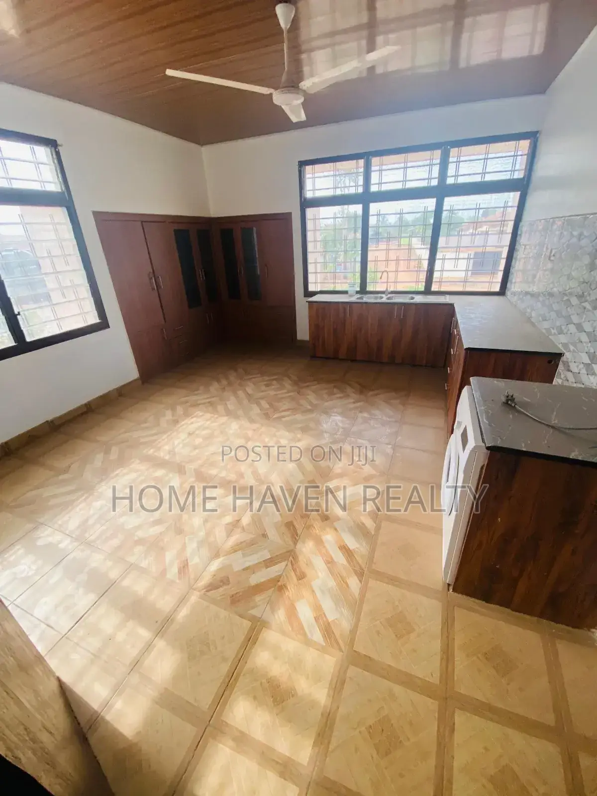 6bdrm House in North Legon for sale