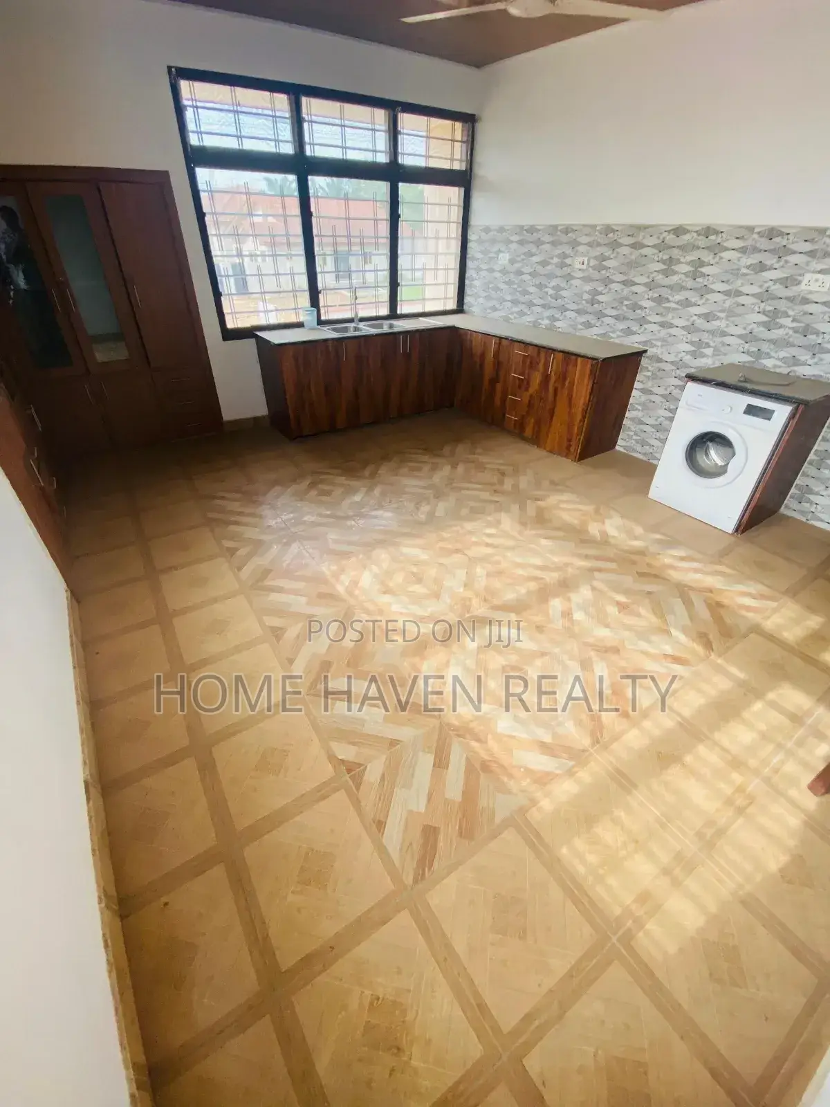 6bdrm House in North Legon for sale