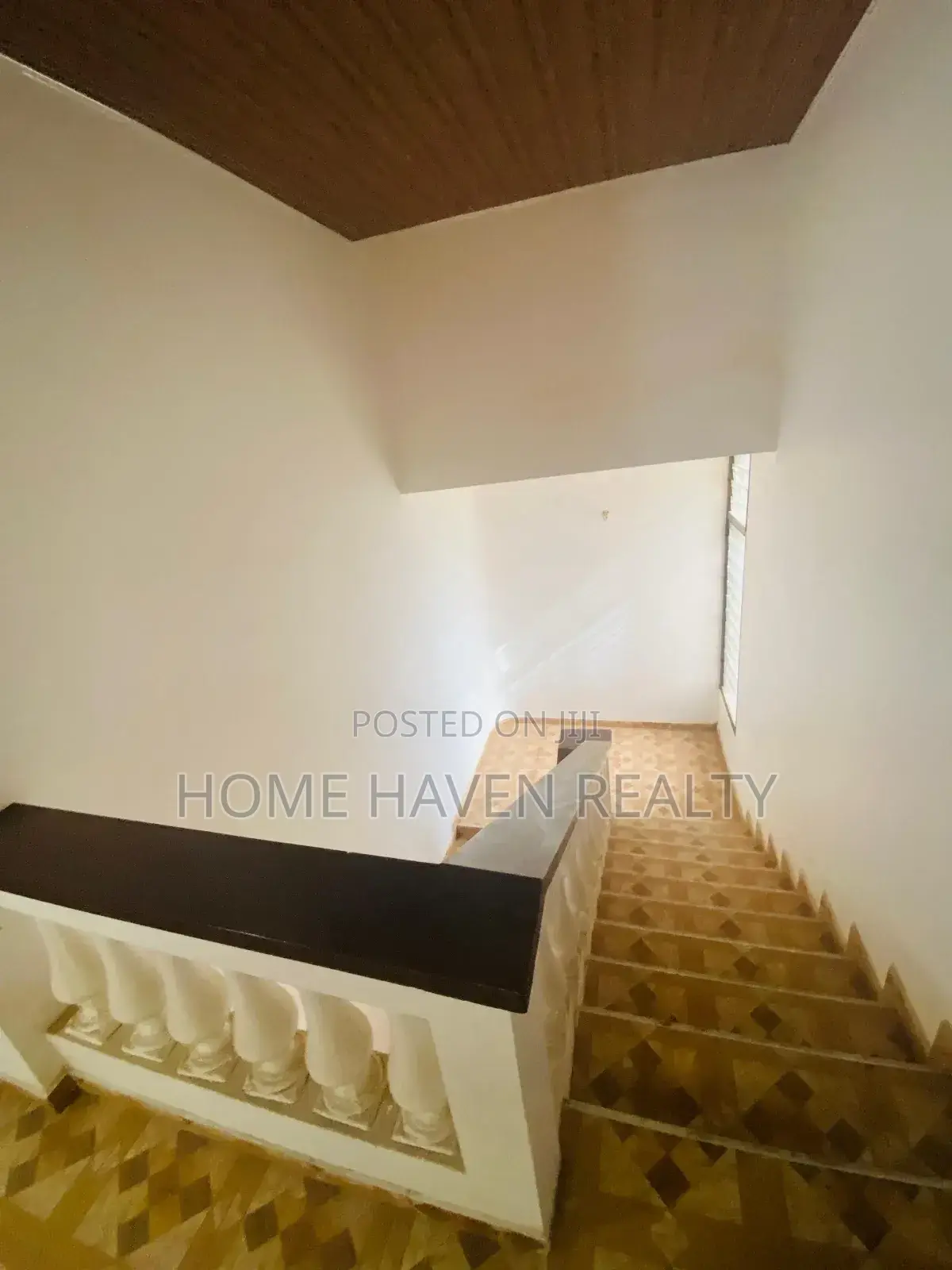 6bdrm House in North Legon for sale