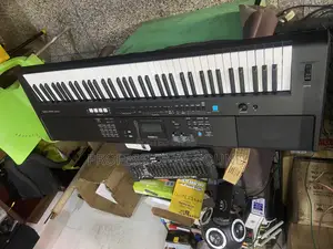 Yamaha PSR -Ew425