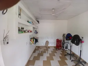 4bdrm House in Owner, Nsawam Adoagyiri Municipal for sale