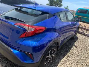 Toyota C-HR XLE Prermium FWD (2.0L 4cyl 2AM) 2018 Blue