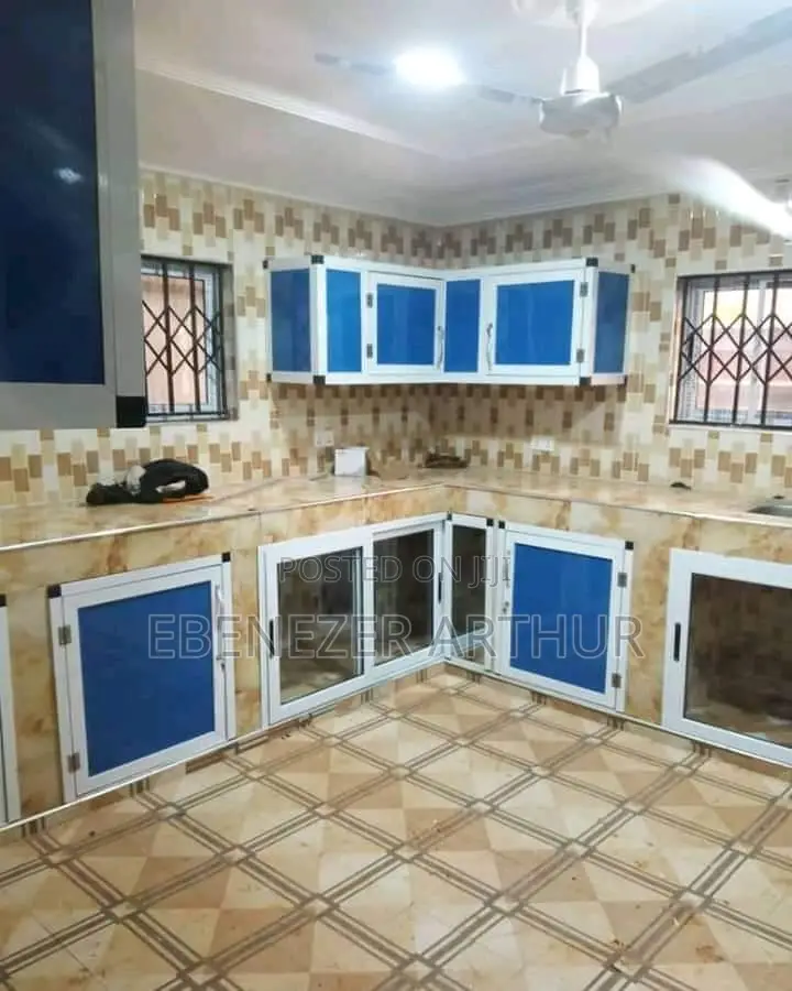 Expert in Glassworks and Painting