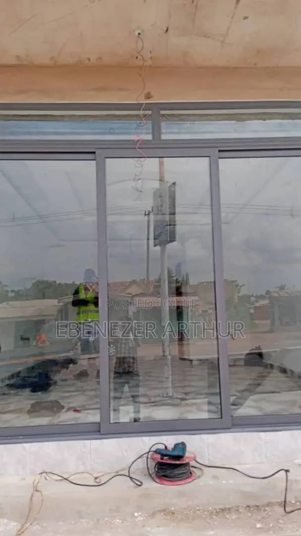 Expert in Glassworks and Painting