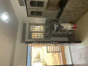Executive Single Self Contained