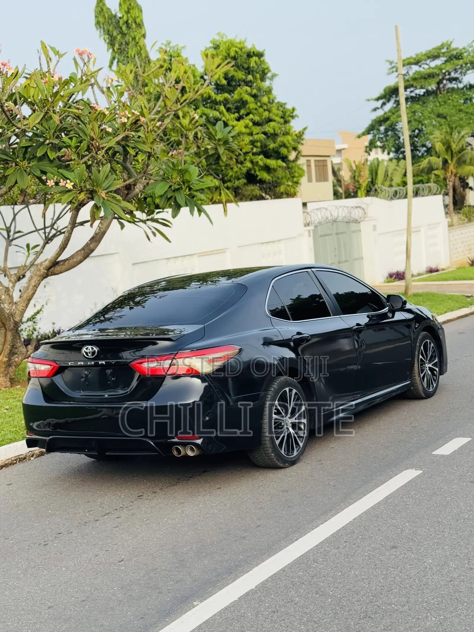 Toyota Camry SE FWD (2.5L 4cyl 8AM) 2018 Black