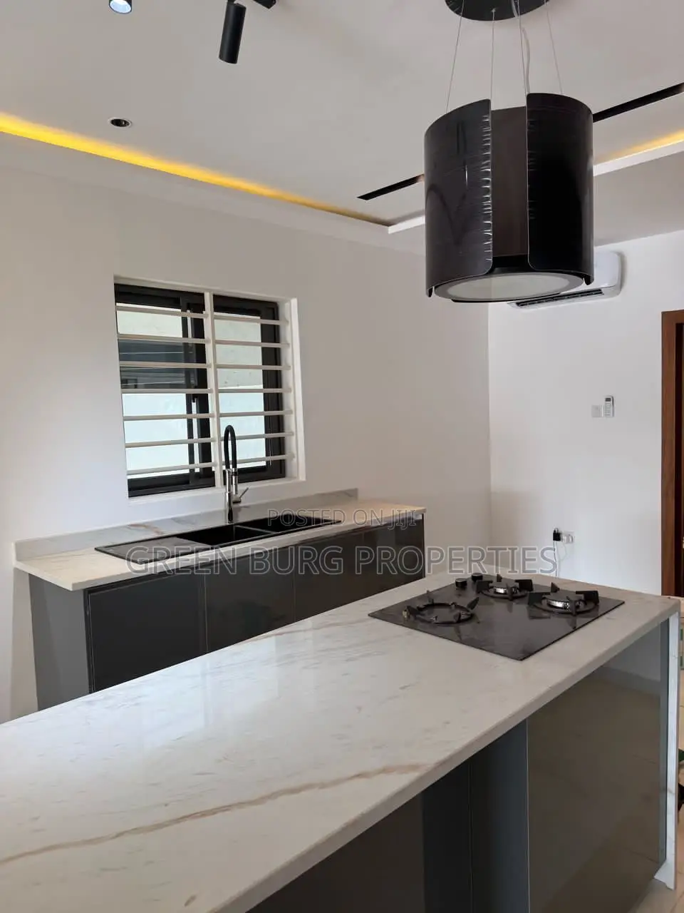 4bdrm House in Lake Side Estate for sale
