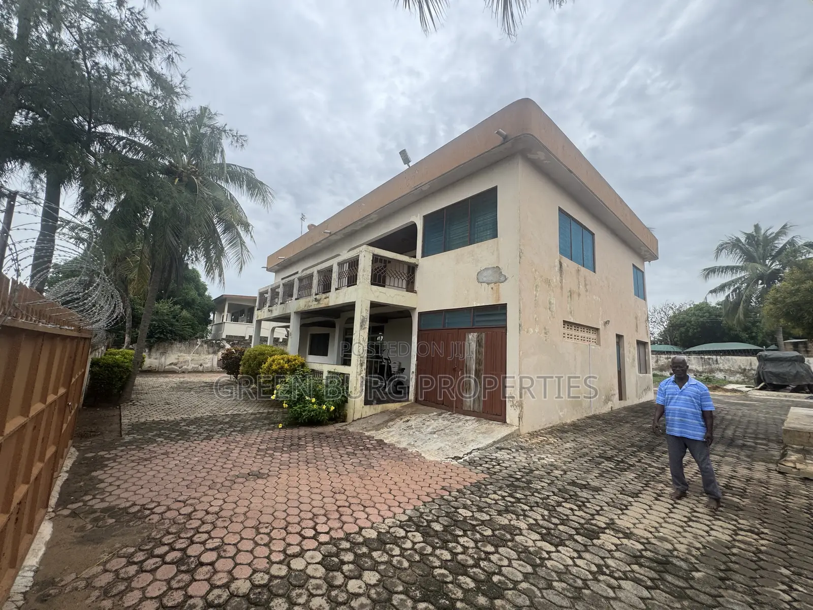 Office and Warehouse to-Let
