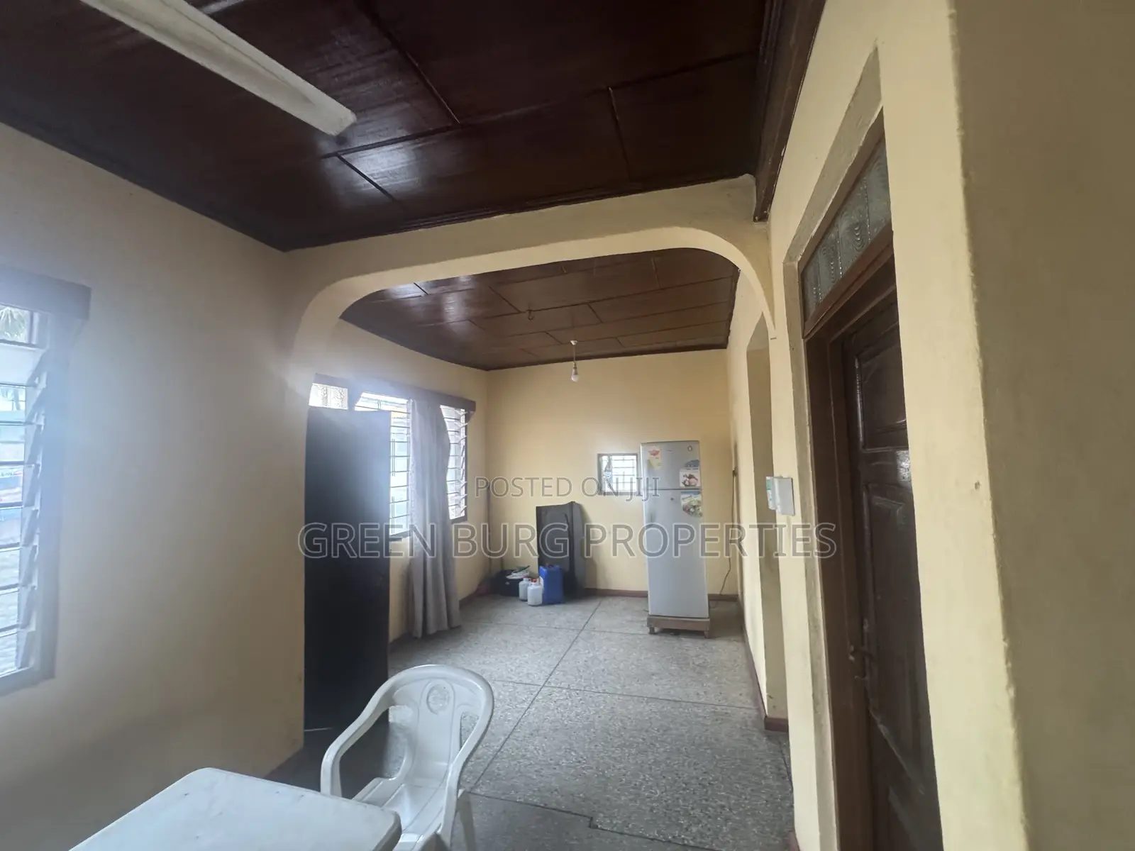 Office and Warehouse to-Let