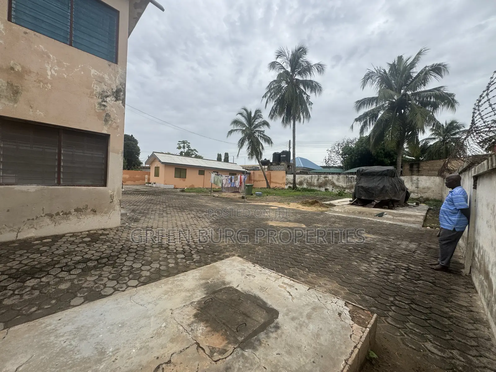Office and Warehouse to-Let