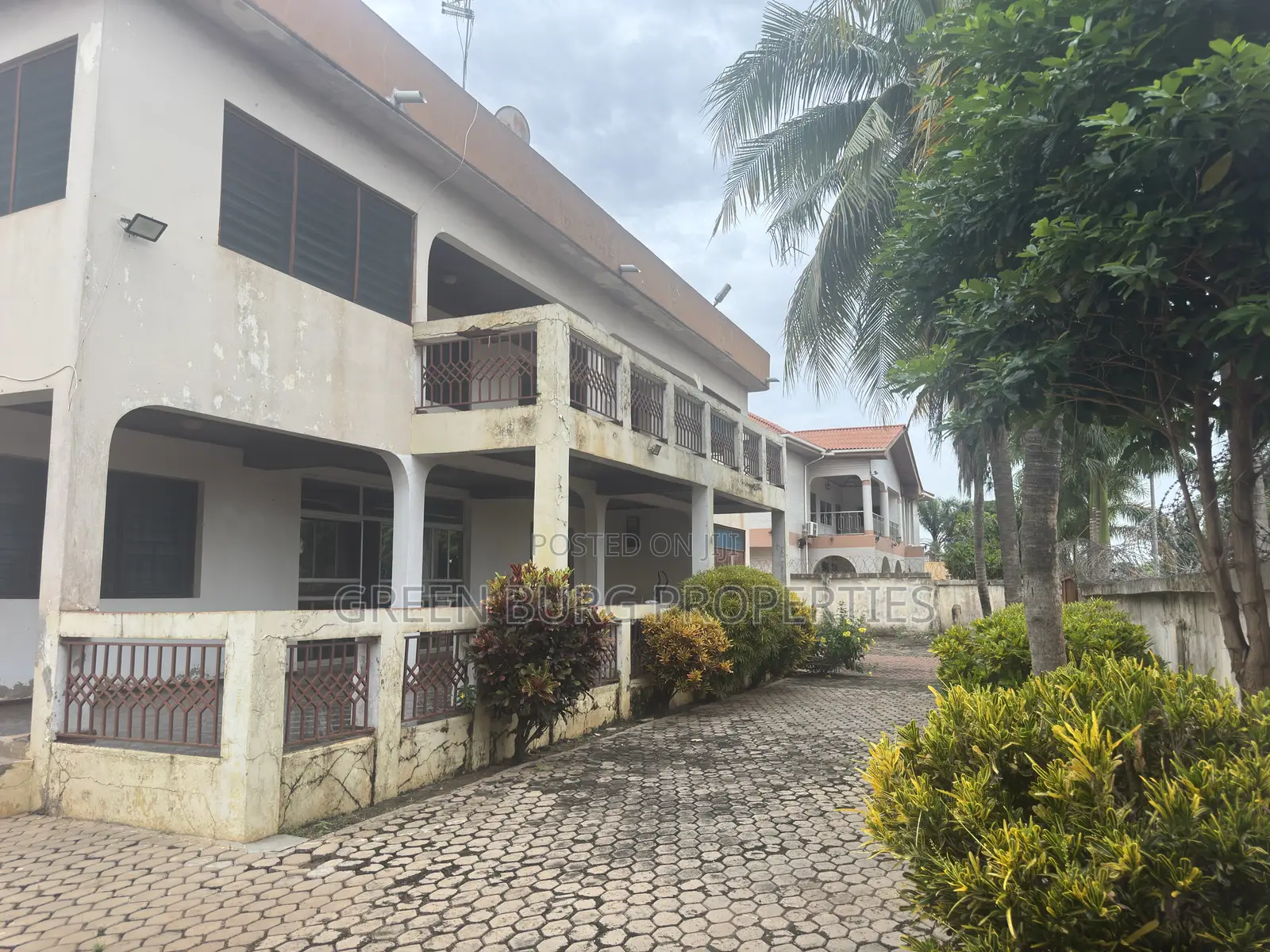 Office and Warehouse to-Let