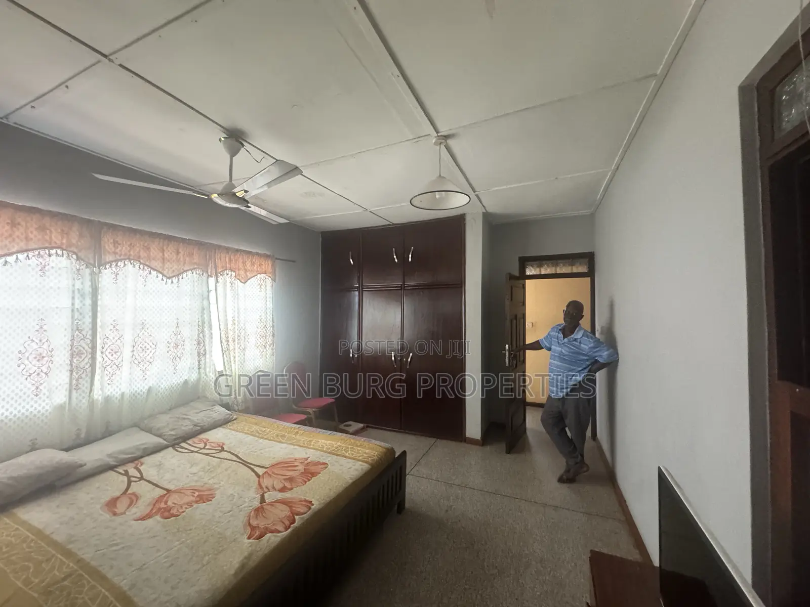 Office and Warehouse to-Let