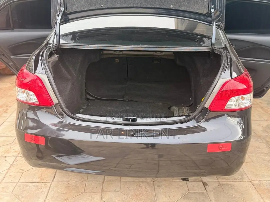 Toyota Yaris 2012 Black