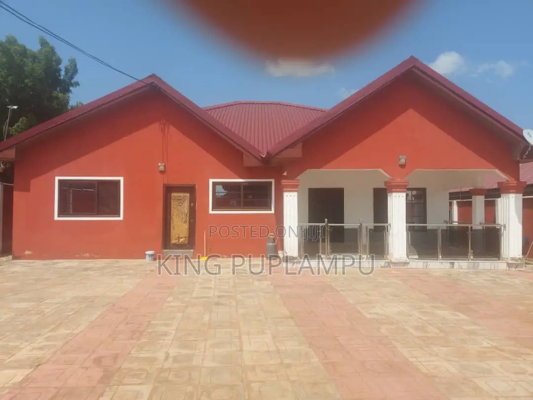 5bdrm House in Owusu Ansah for sale