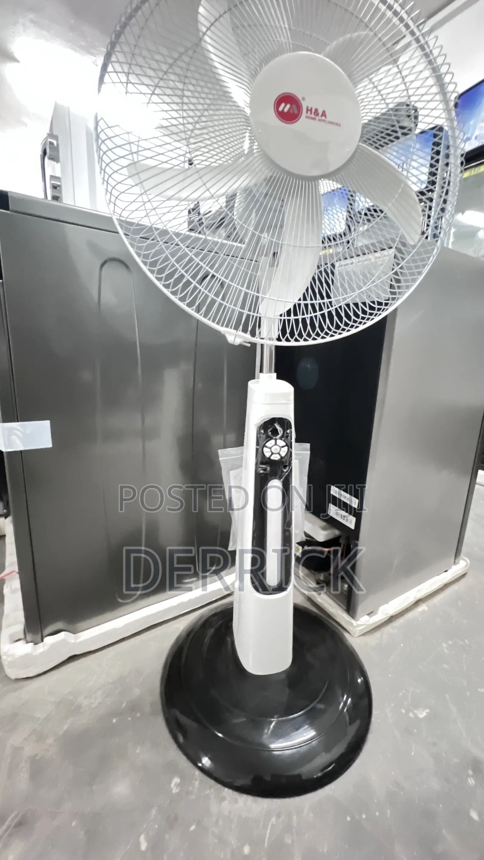 18-Inch Super Quality H a Rechargeable Fan.
