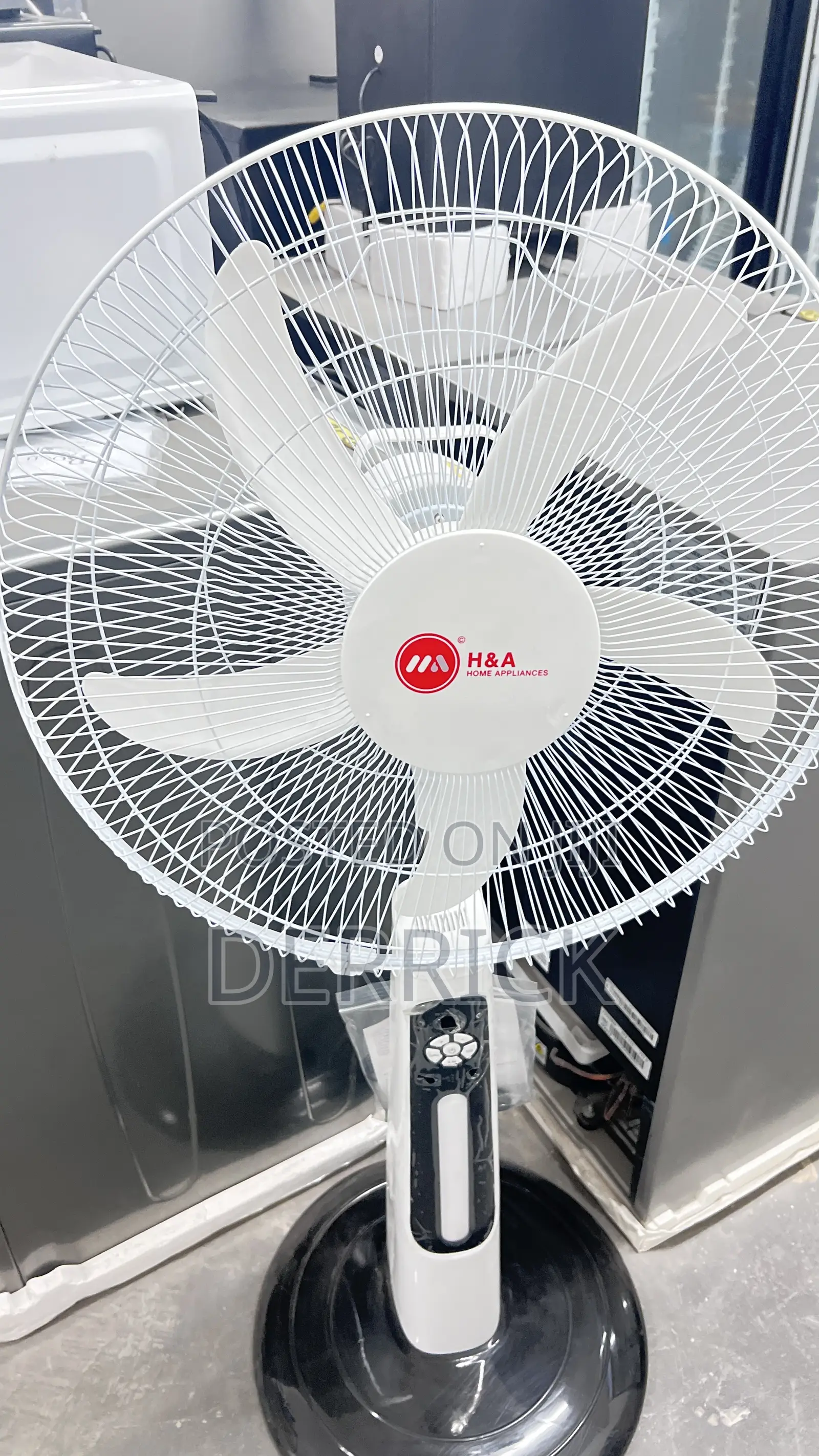18-Inch Super Quality H a Rechargeable Fan.