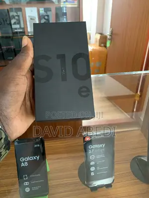 New Samsung Galaxy S10e 128 GB Black