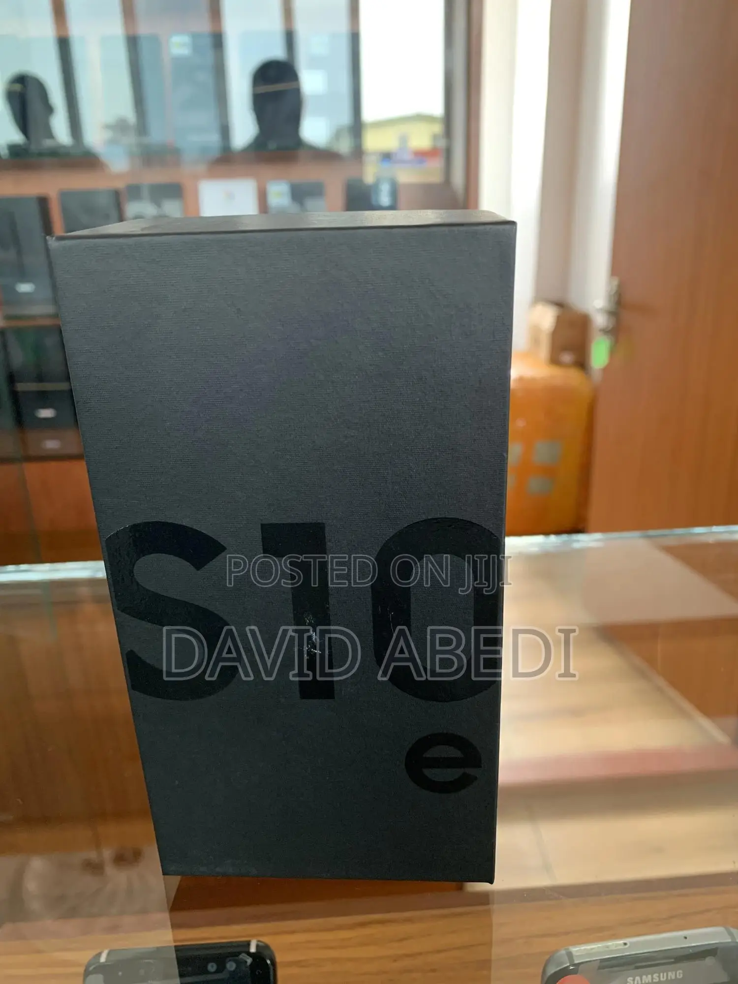 New Samsung Galaxy S10e 128 GB Black