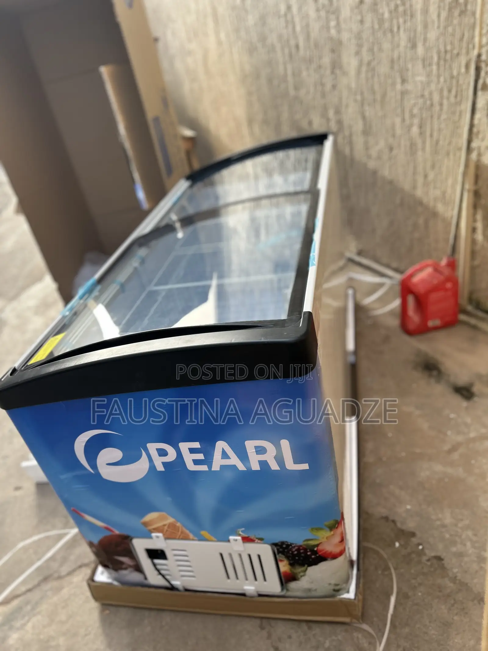 Pearl Ice Cream/ Display Freezer 588 Litres Gross