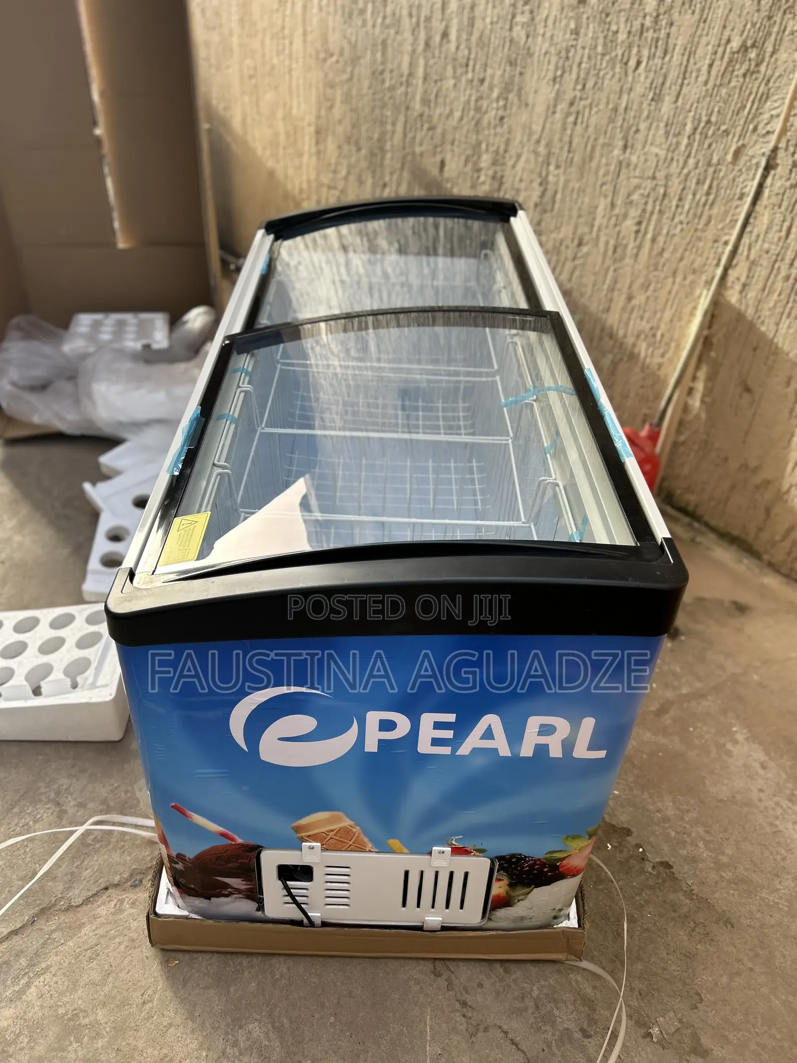 Pearl Ice Cream/ Display Freezer 588 Litres Gross