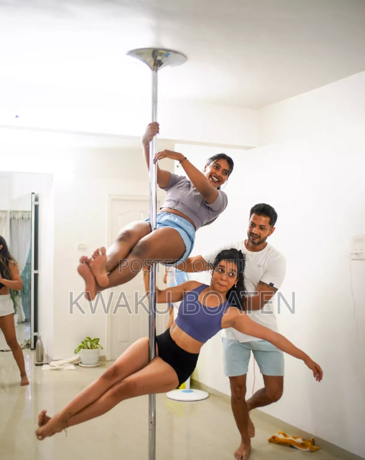 Rotating Stripper Pole/ Dance Pole for Night Clubs, Dance