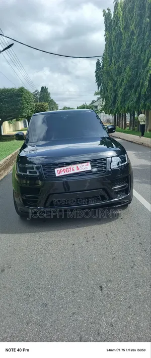 Photo - Land Rover Range Rover Vogue 2020 Black