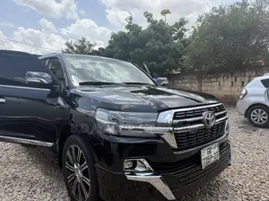 Photo - Toyota Land Cruiser 5.7 V8 2014 Black