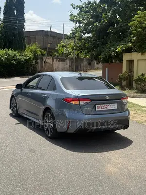 Toyota Corolla SE 2021 Blue