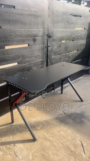 Mordern Office Table(140by 60 Cm)