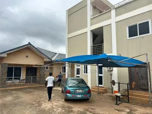 5bdrm House in Community 25, Tema Metropolitan for sale
