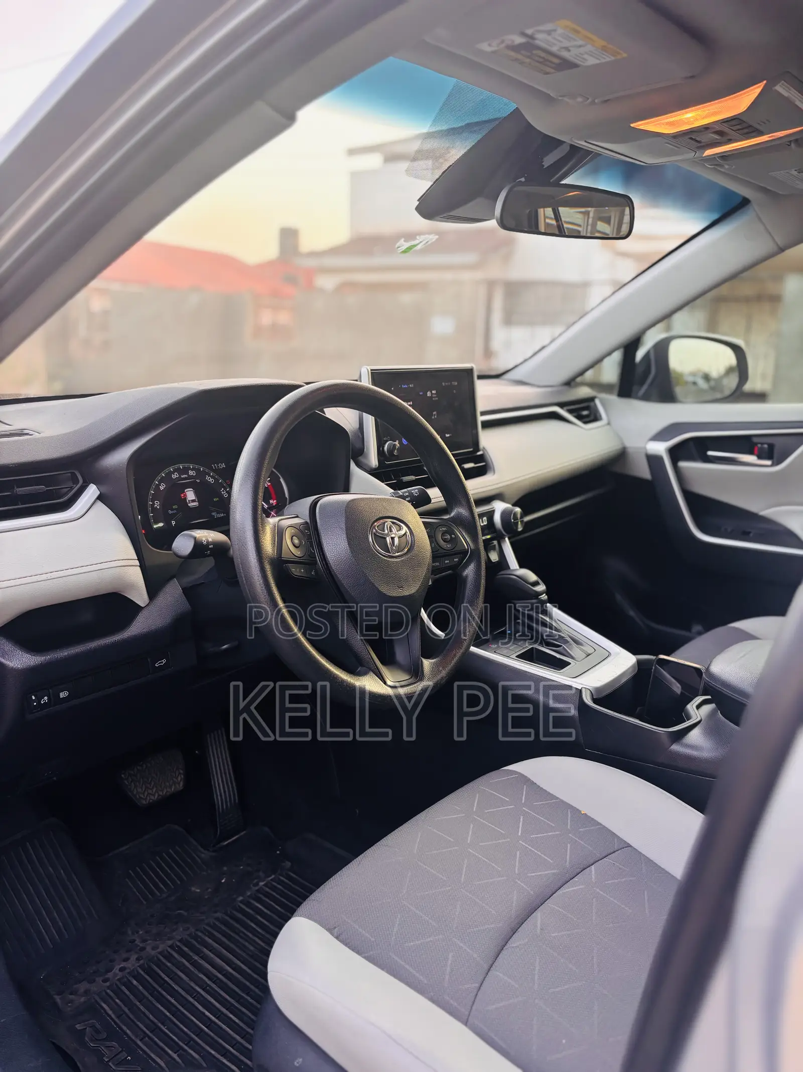 Toyota RAV4 XLE Premium FWD 2023 Silver