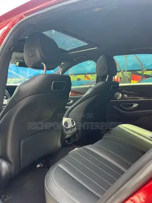 Mercedes-Benz E300 2018 Red