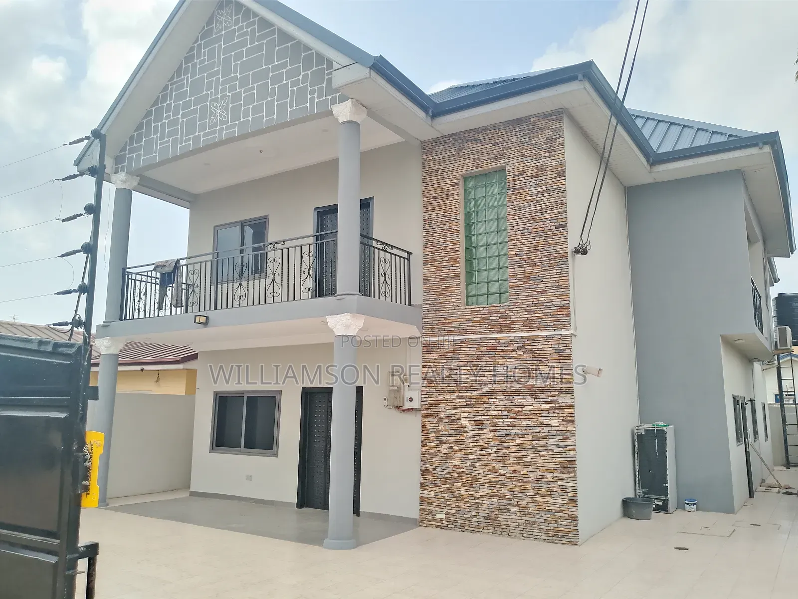 4bdrm Duplex in Kotobabi Road Area, Spintex for rent