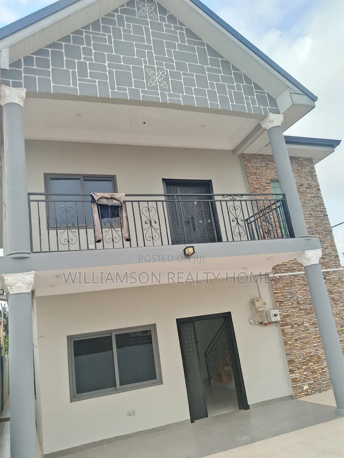 4bdrm Duplex in Kotobabi Road Area, Spintex for rent