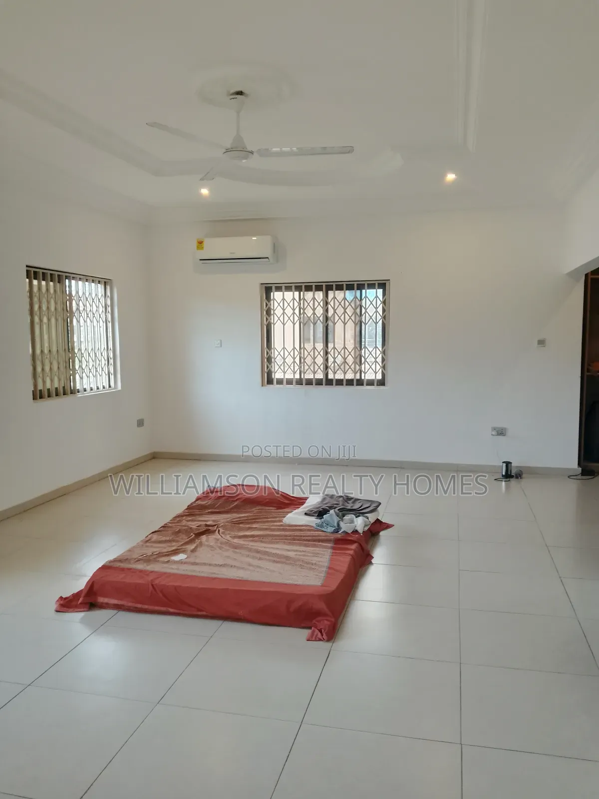 4bdrm Duplex in Kotobabi Road Area, Spintex for rent