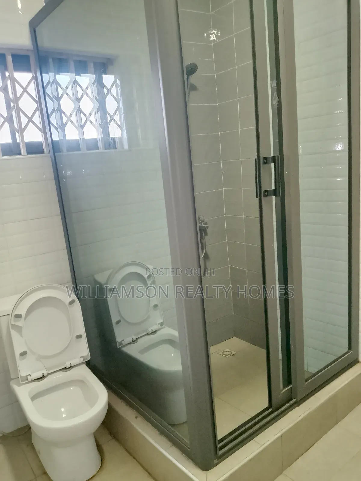 4bdrm Duplex in Kotobabi Road Area, Spintex for rent