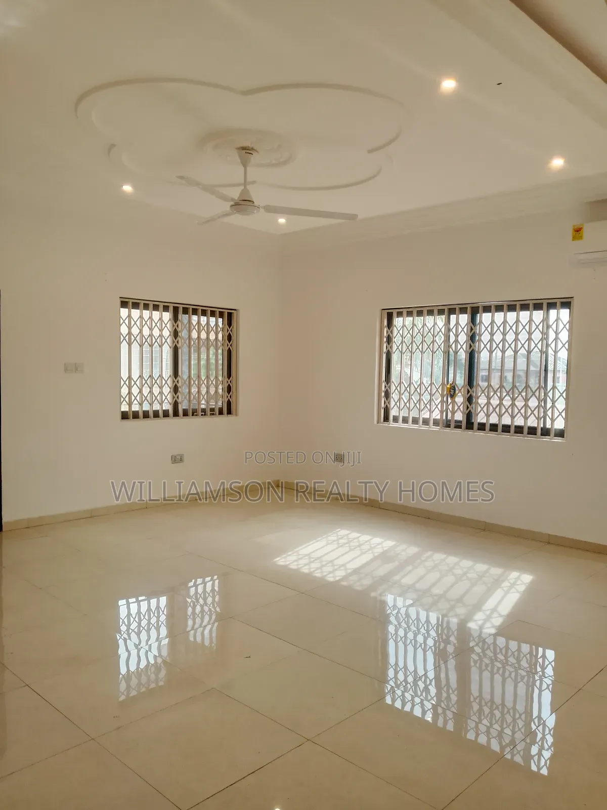 4bdrm Duplex in Kotobabi Road Area, Spintex for rent