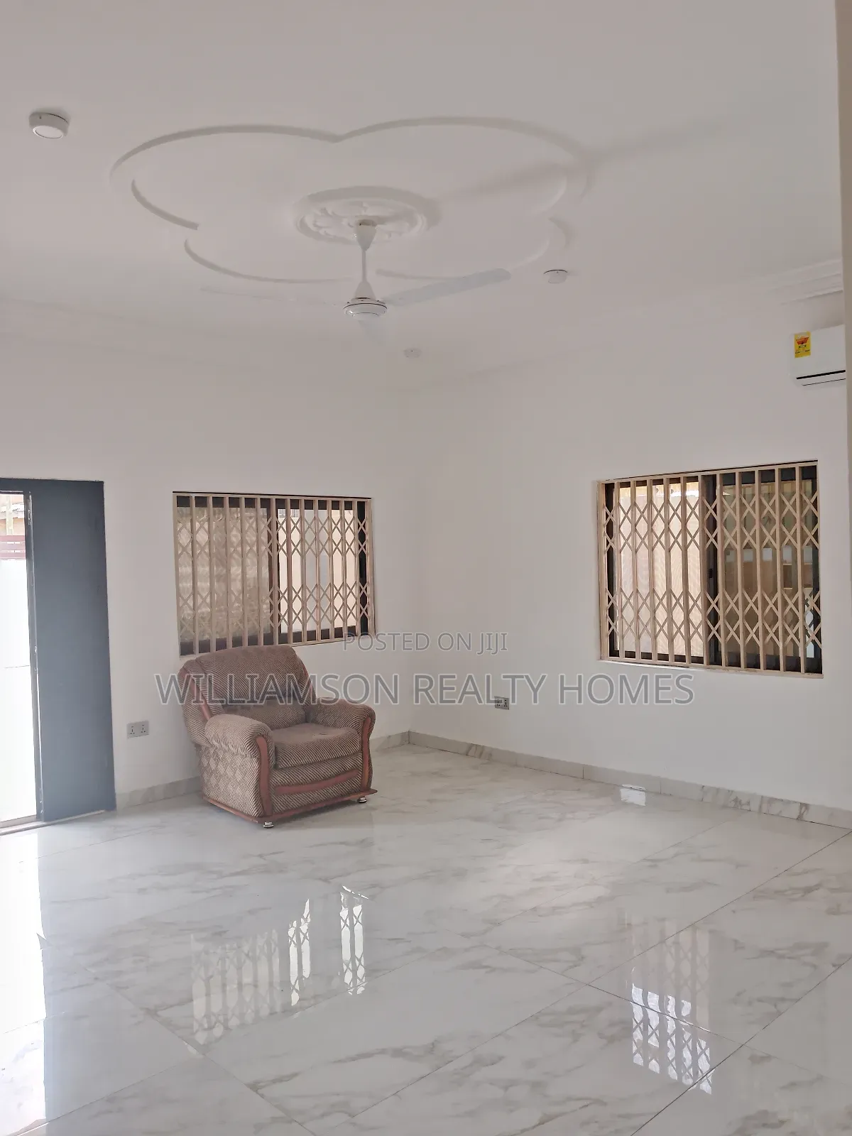 4bdrm Duplex in Kotobabi Road Area, Spintex for rent