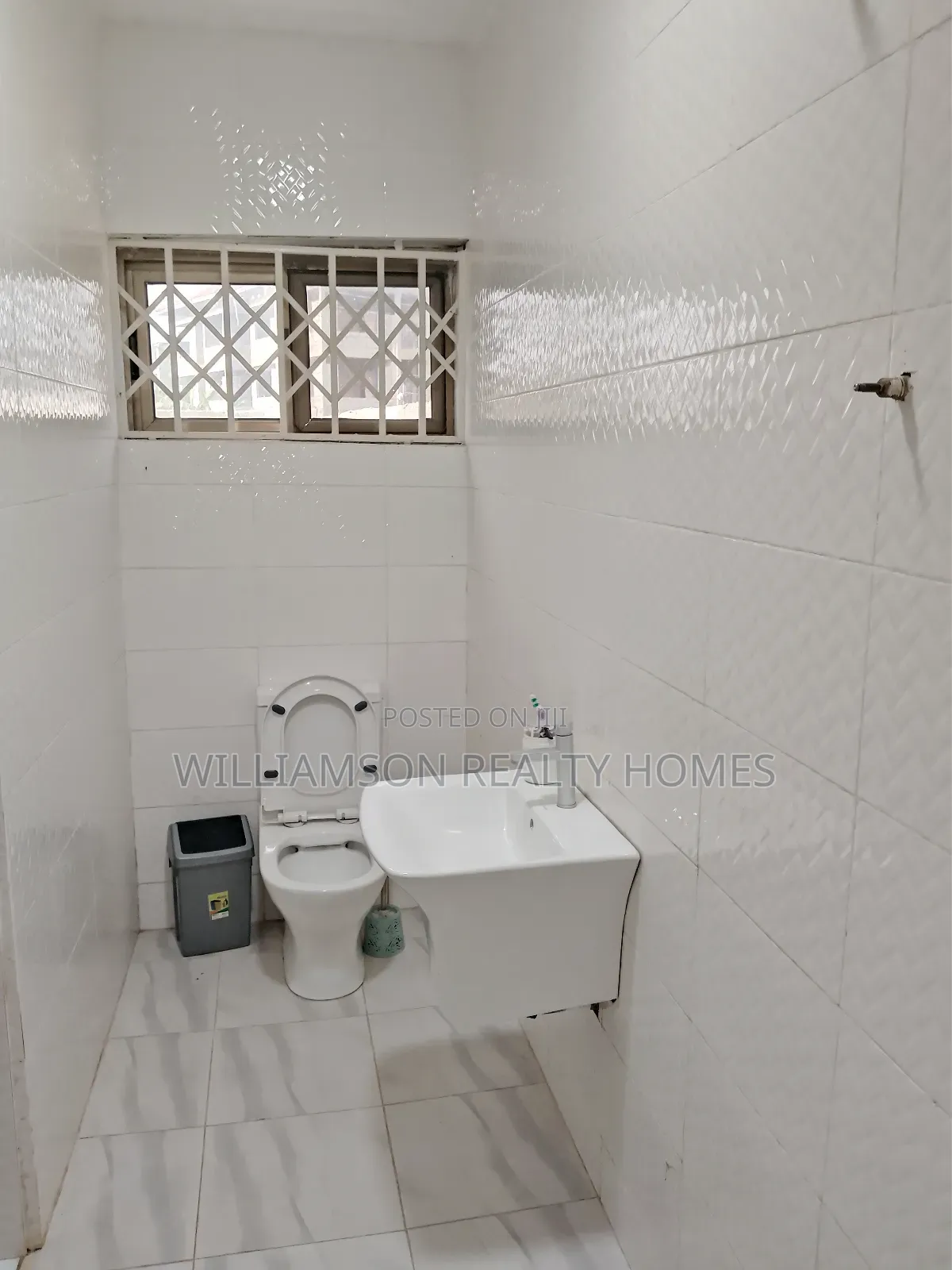 3bdrm House in Tempo Estate Area, Spintex for rent
