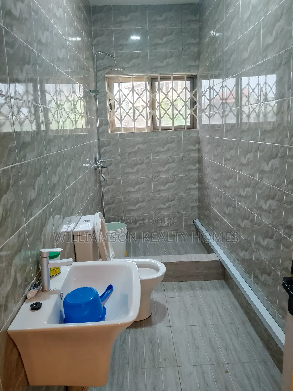 3bdrm House in Tempo Estate Area, Spintex for rent