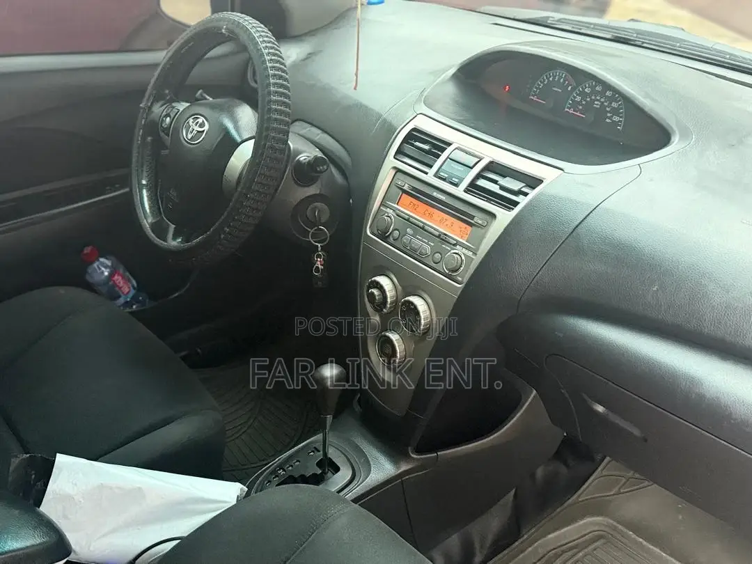 Toyota Yaris 2012 Black