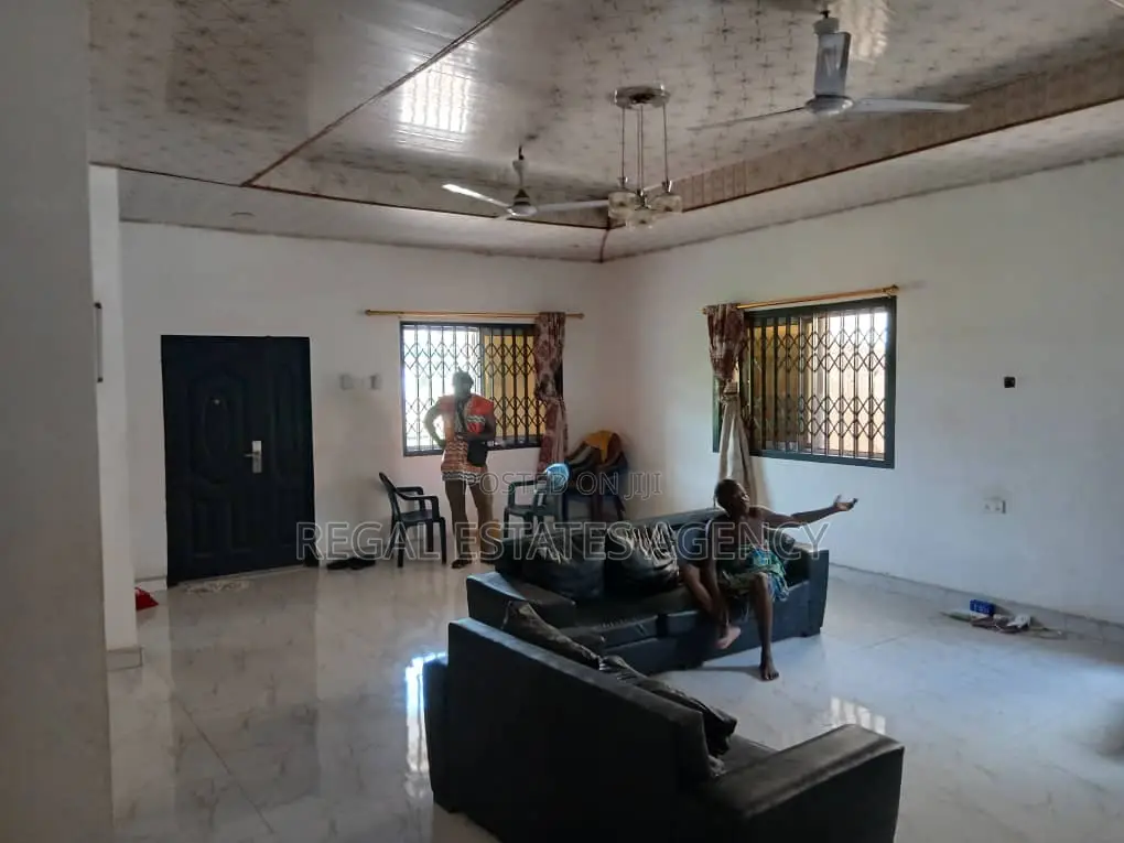 3bdrm House in Sarpeiman Opah Road, Amasaman for sale